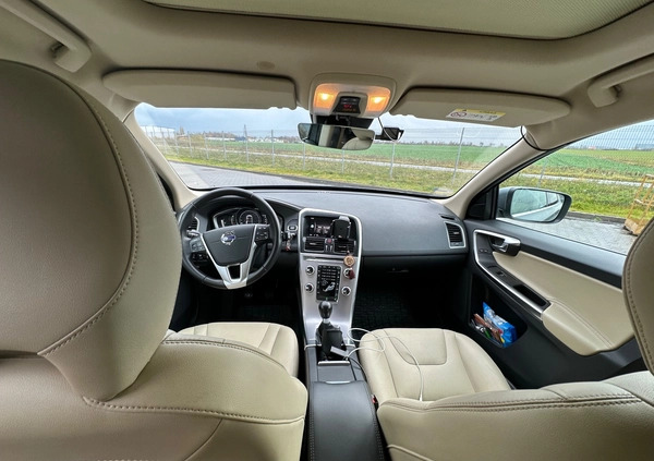 Volvo XC 60 cena 92000 przebieg: 125000, rok produkcji 2017 z Gdańsk małe 79